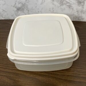 Vintage Rubbermaid Servin' Saver 5 Cup #2 Square With Lid